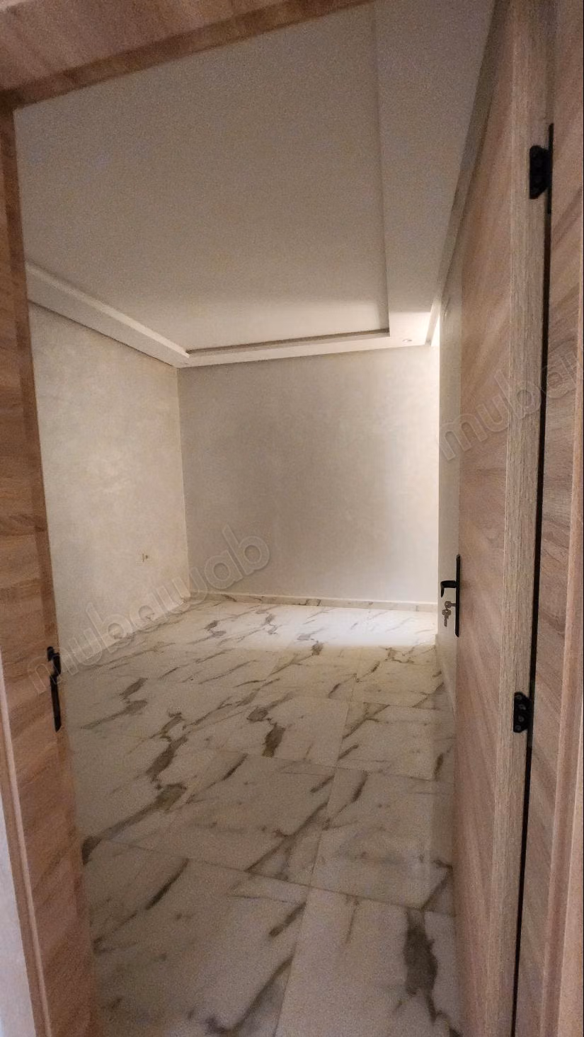 Appartamento con 3 camere da letto in affitto in un nuovo edificio