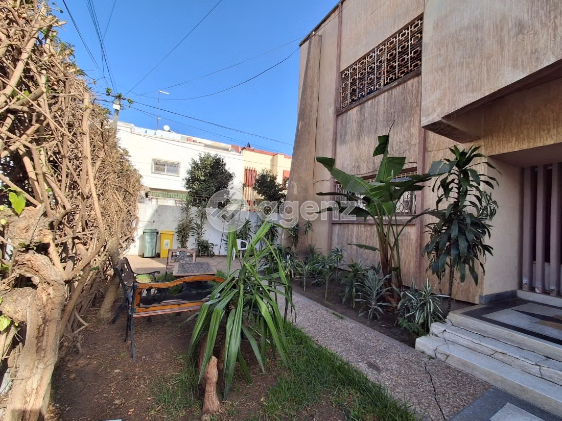 Villa à vendre 300 m², 5 chambres 
Btana Salé
