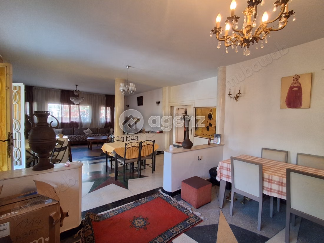 Villa à vendre 300 m², 5 chambres 
Btana Salé