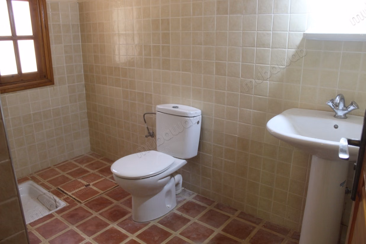 Charming house for rent empty