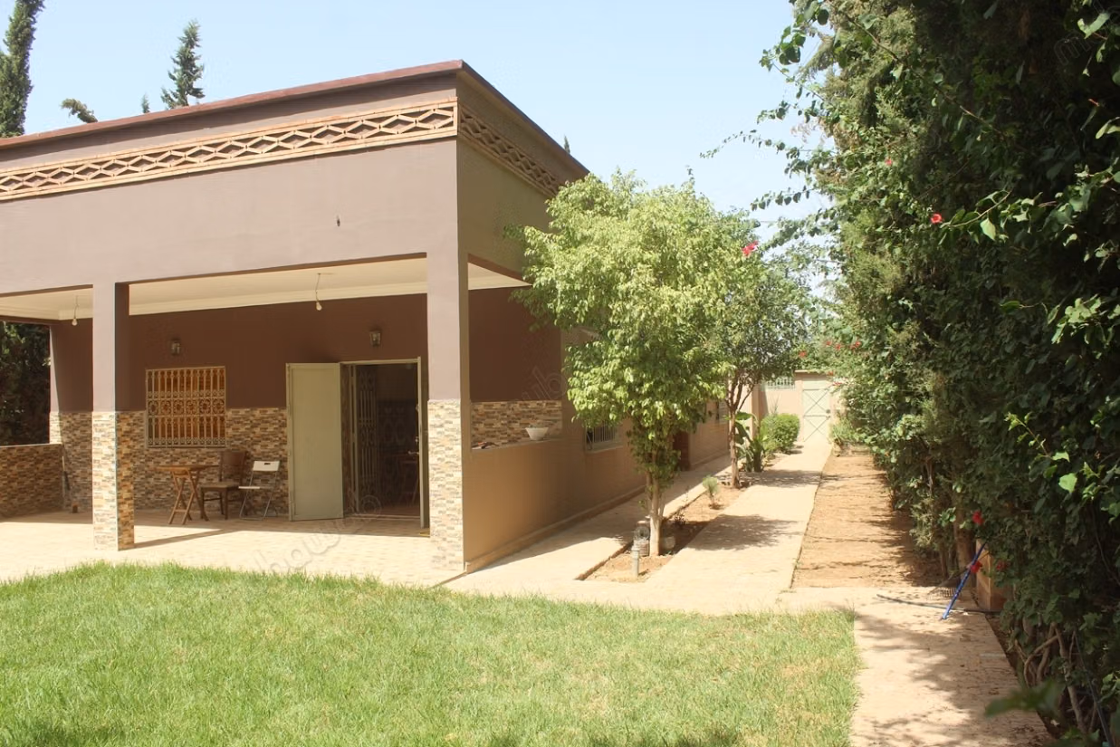 Charming house for rent empty