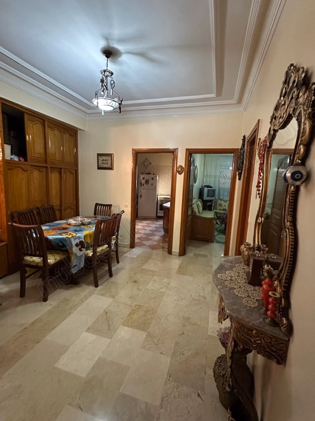 Apartment for sale in Mers Sultan. 3 nice bedrooms. Furnished