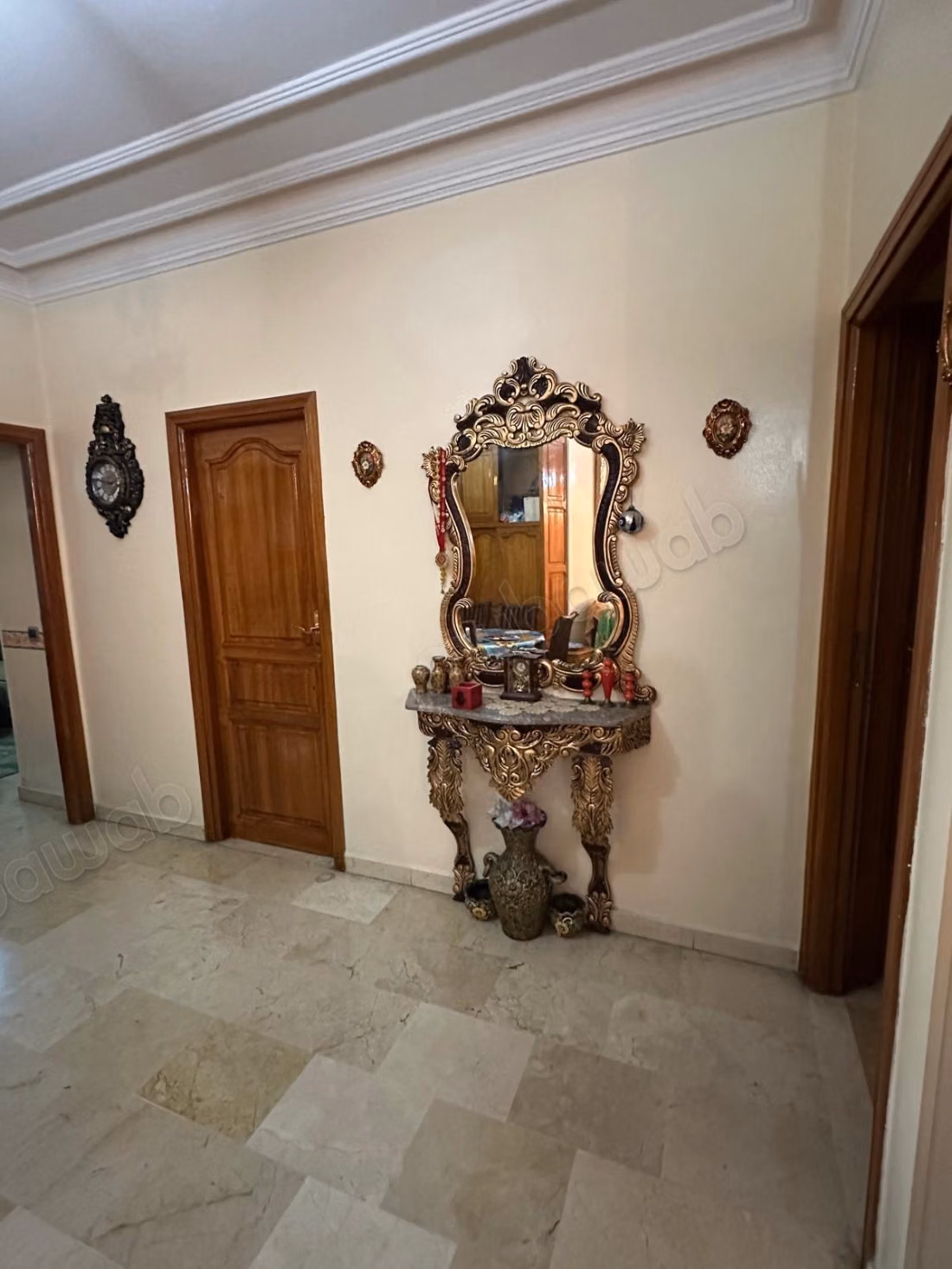Apartment for sale in Mers Sultan. 3 nice bedrooms. Furnished
