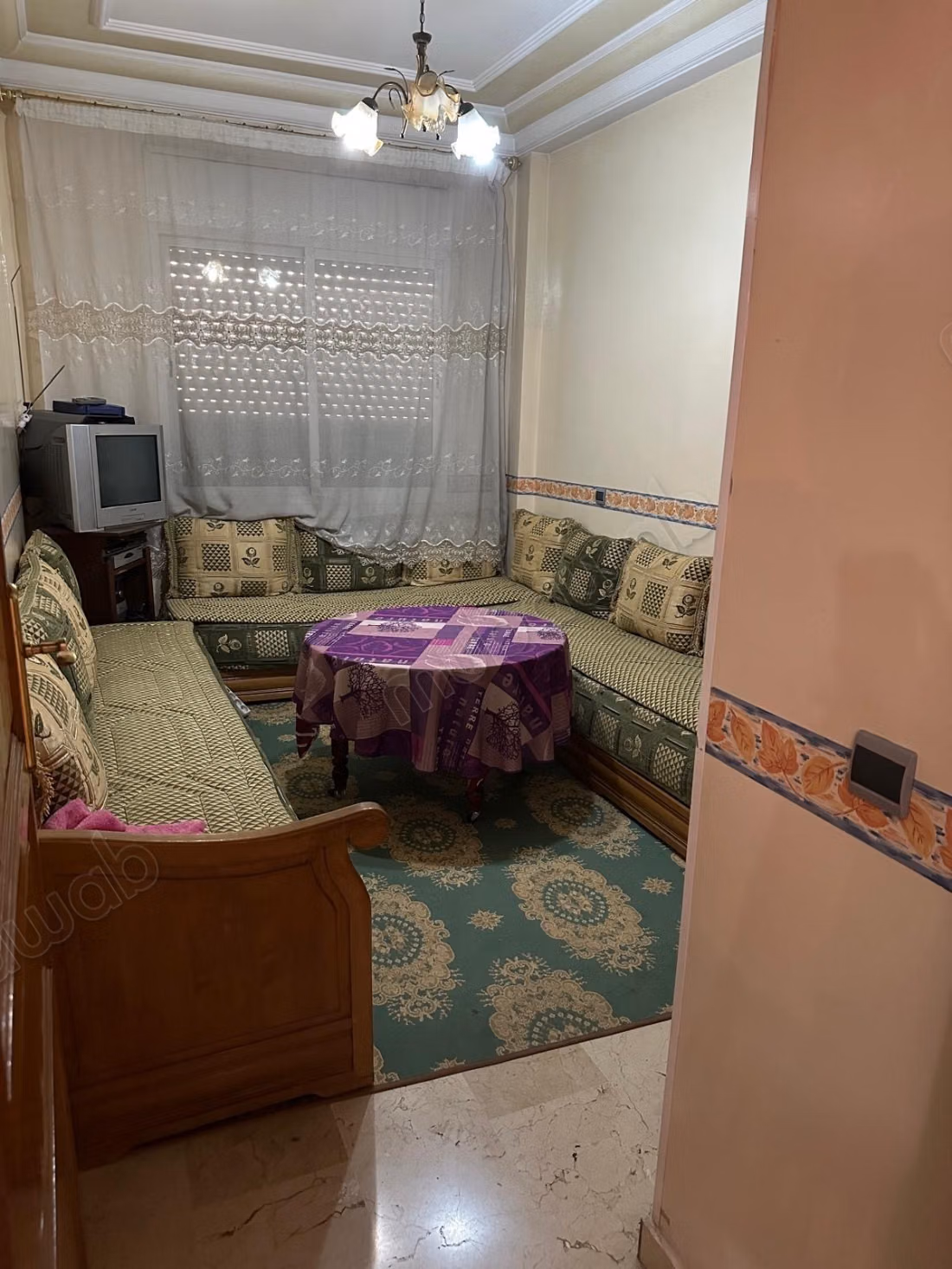 Apartment for sale in Mers Sultan. 3 nice bedrooms. Furnished