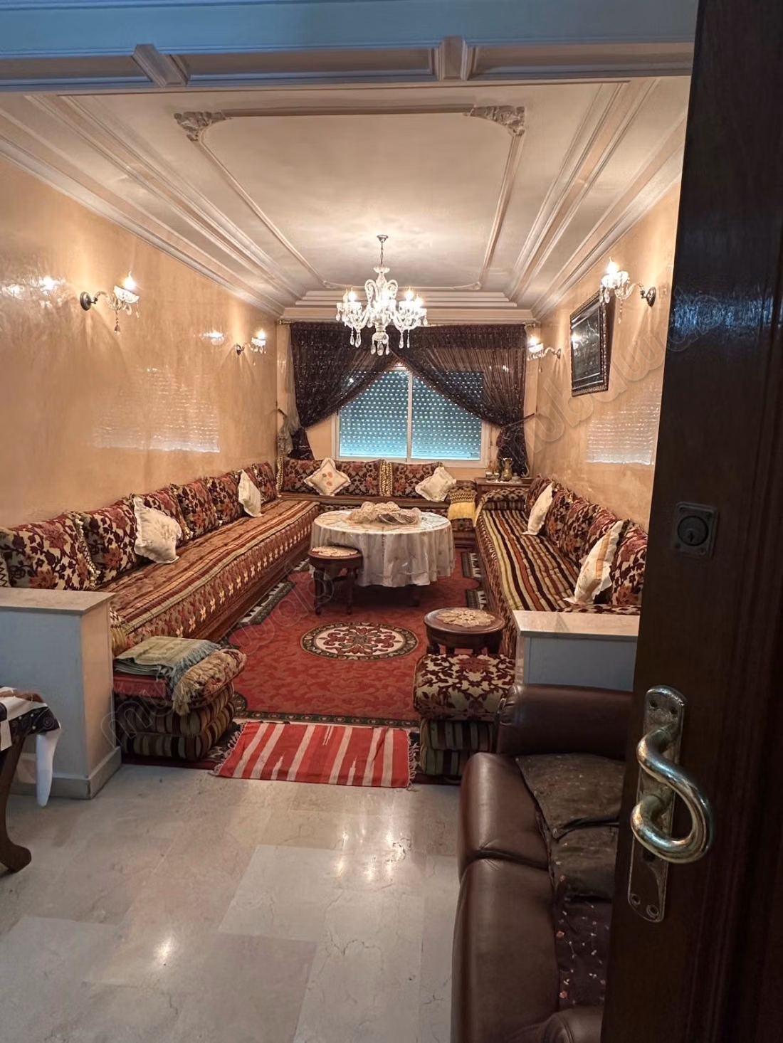 Apartment for sale in Mers Sultan. 3 nice bedrooms. Furnished