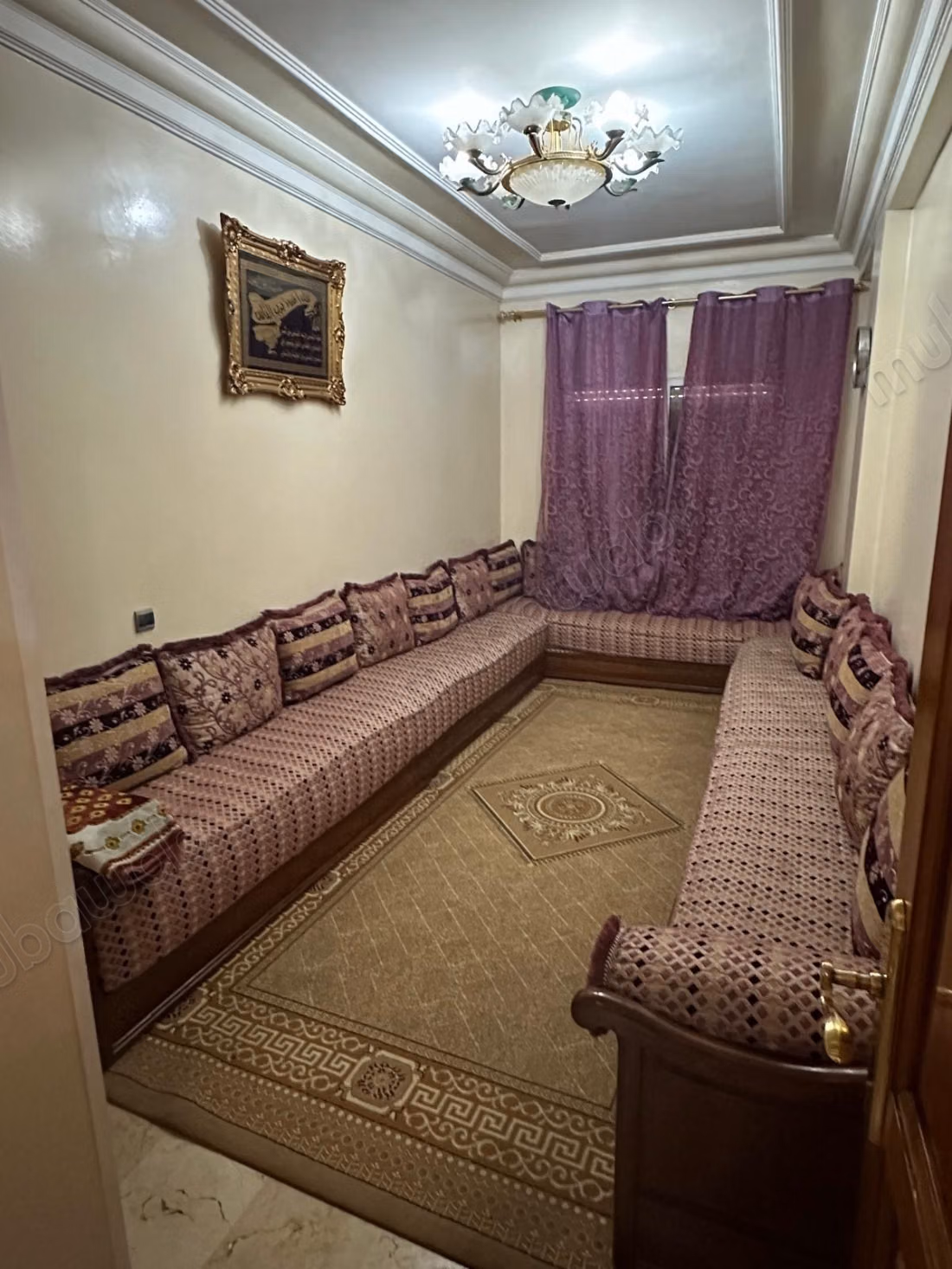 Apartment for sale in Mers Sultan. 3 nice bedrooms. Furnished