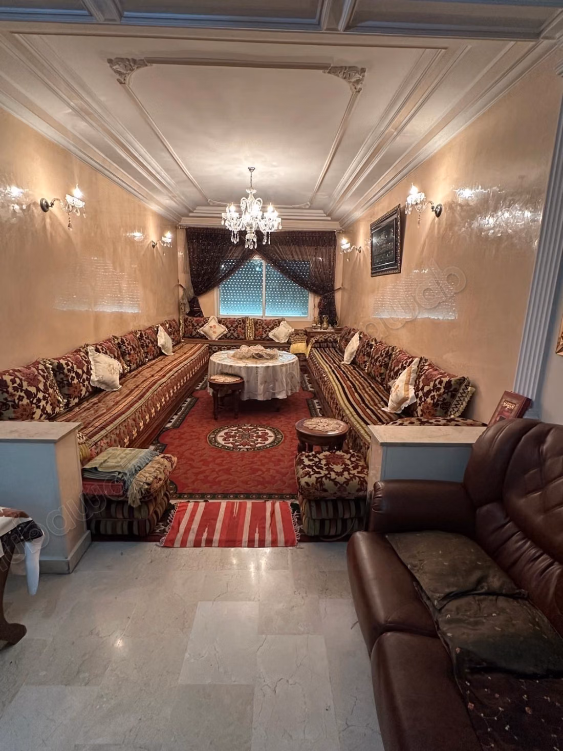 Apartment for sale in Mers Sultan. 3 nice bedrooms. Furnished