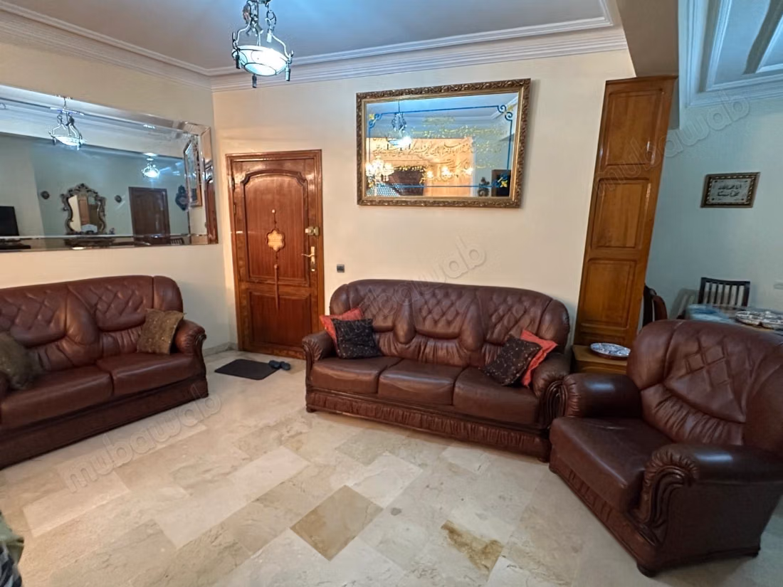 Apartment for sale in Mers Sultan. 3 nice bedrooms. Furnished