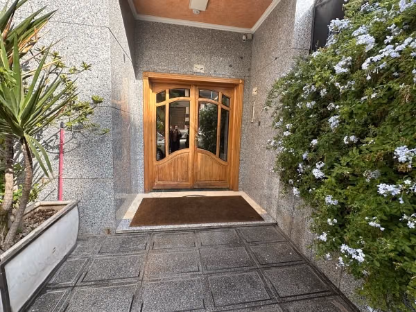 Apartment for sale in Mers Sultan. 3 nice bedrooms. Furnished