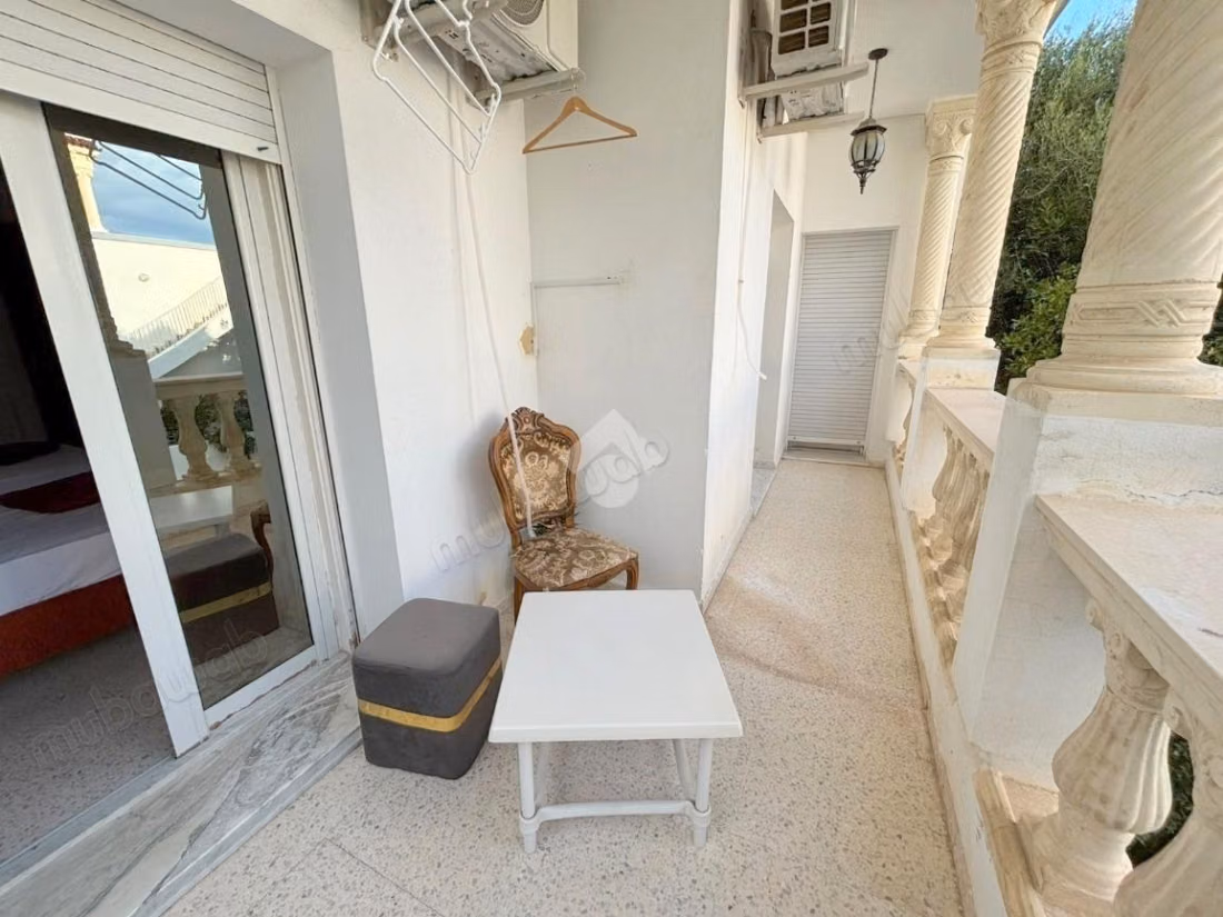 Etage de villa meublé en location