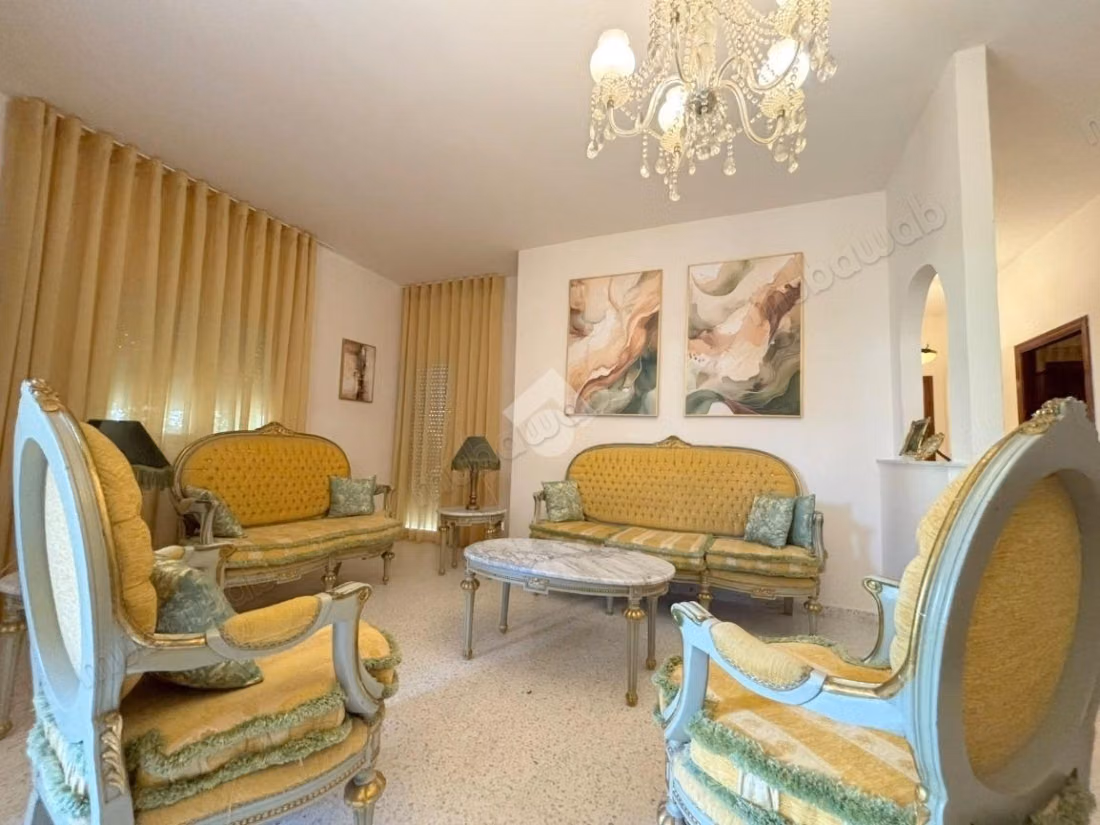 Etage de villa meublé en location