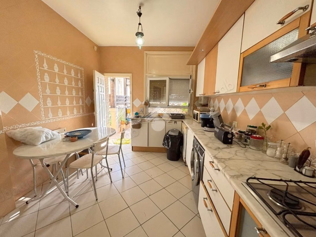 Etage de villa meublé en location