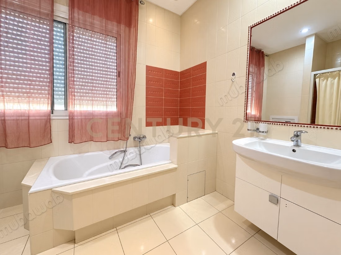 A vendre un Triplex s4 à cité ennasr 1