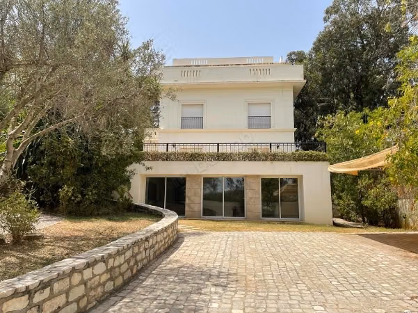 Villa padronale con piscina a Mutuelleville