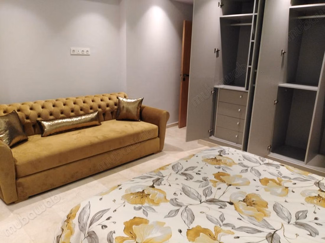 Excelente apartamento en alquiler en Bouskoura. Superficie total 180 m². Ascensor y plazas de aparcamiento