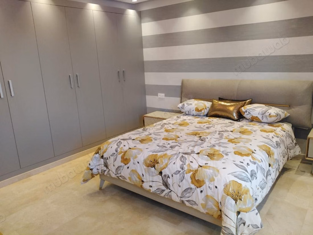 Excelente apartamento en alquiler en Bouskoura. Superficie total 180 m². Ascensor y plazas de aparcamiento