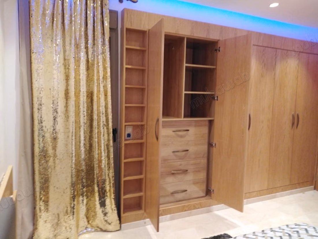 Excelente apartamento en alquiler en Bouskoura. Superficie total 180 m². Ascensor y plazas de aparcamiento