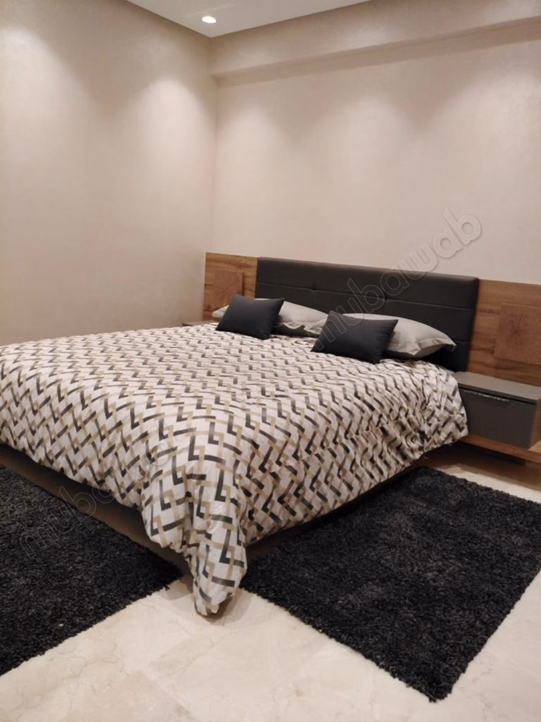 Excelente apartamento en alquiler en Bouskoura. Superficie total 180 m². Ascensor y plazas de aparcamiento