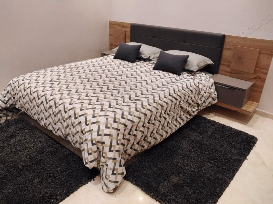 Excelente apartamento en alquiler en Bouskoura. Superficie total 180 m². Ascensor y plazas de aparcamiento