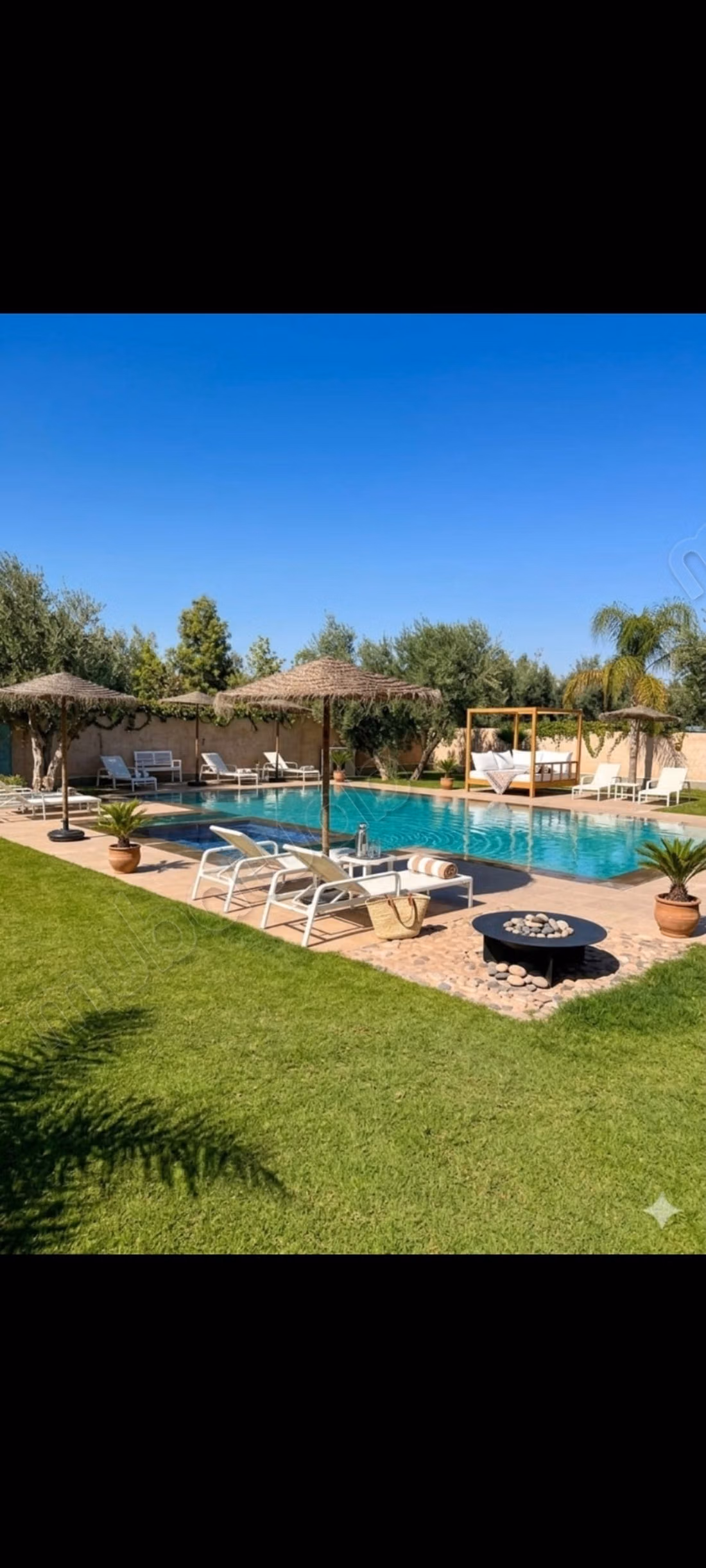 Magnificent villa for rent for your vacation on Fez Road. 10 comfortable rooms. Parking spaces and terrace
