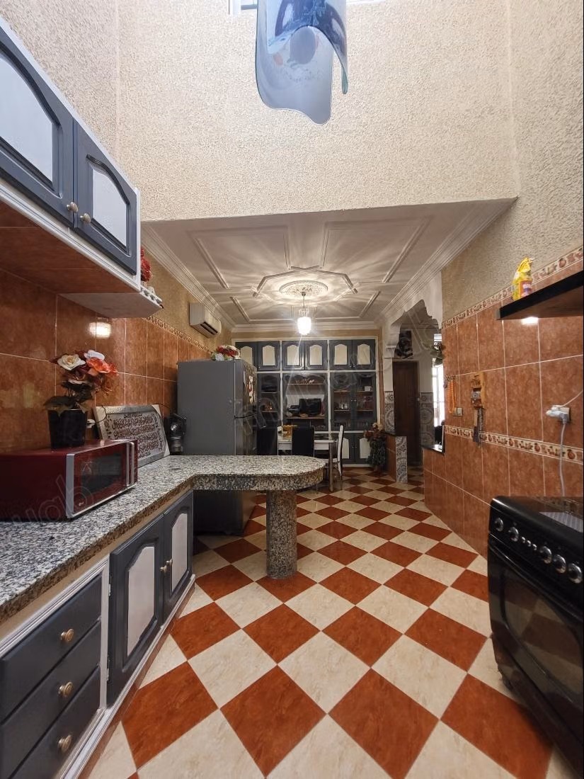 Prachtig huis te koop in Hay Zitoune. 7 comfortabele kamers. Satelliet