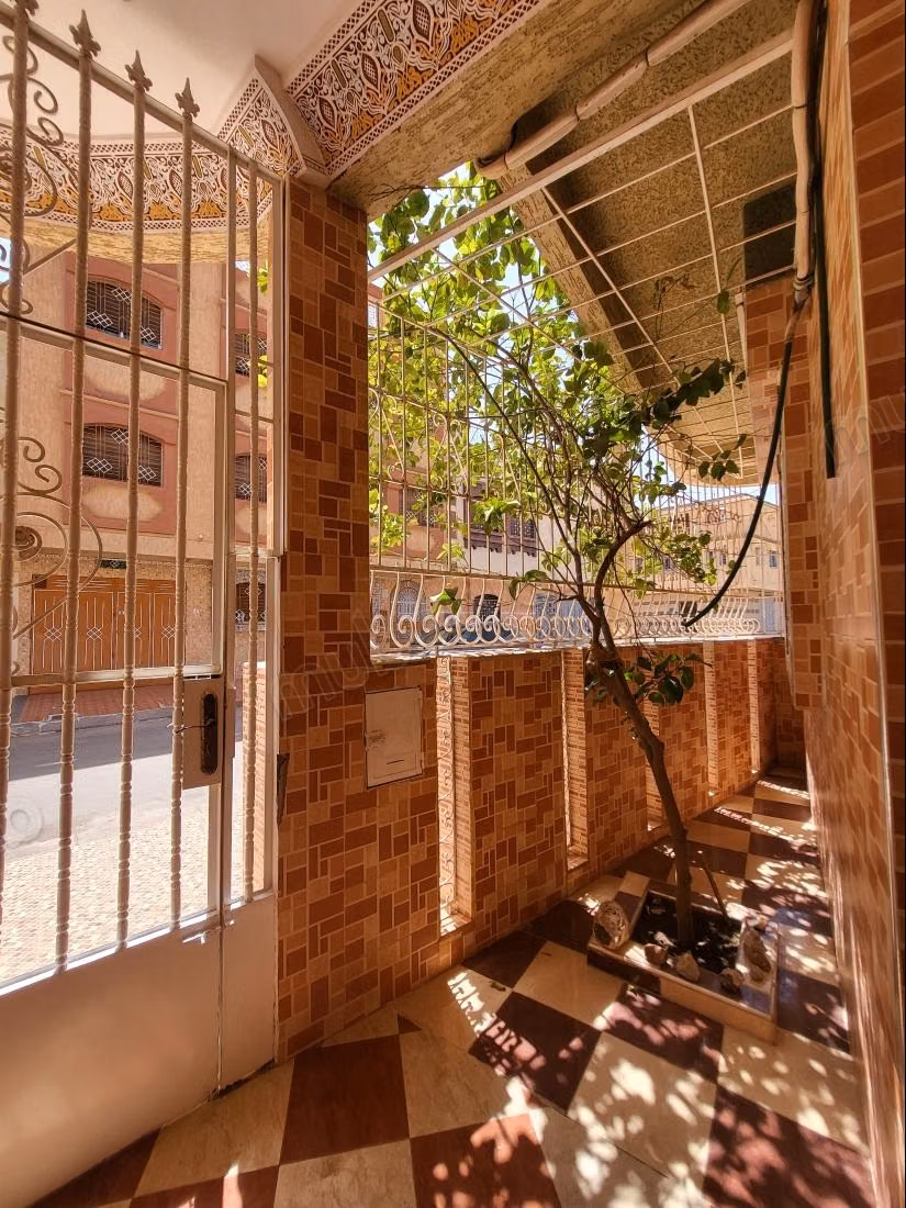 Prachtig huis te koop in Hay Zitoune. 7 comfortabele kamers. Satelliet