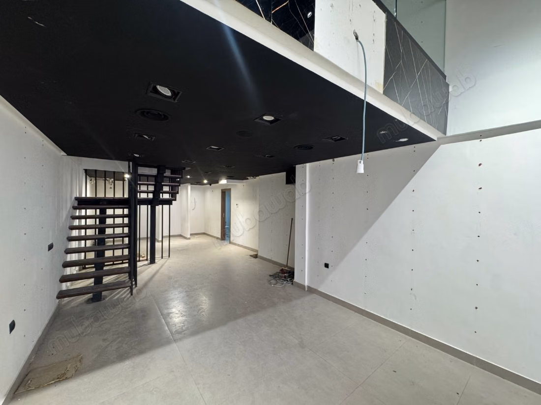 Local Comercial Amueblado – 120 m² Maarif