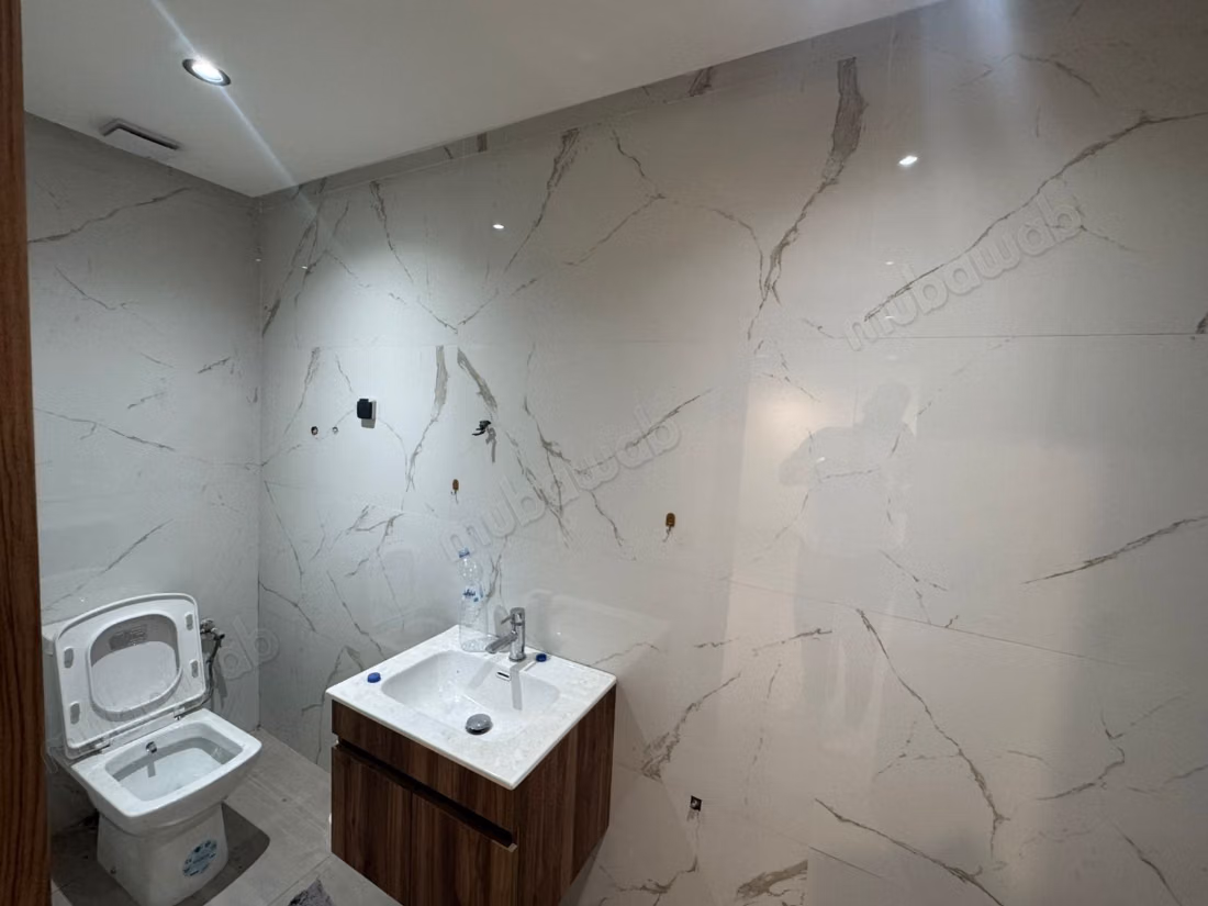 Local Comercial Amueblado – 120 m² Maarif