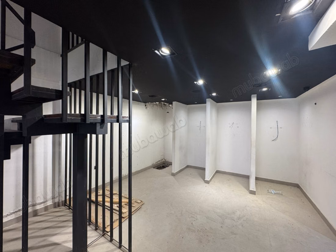 Local Comercial Amueblado – 120 m² Maarif