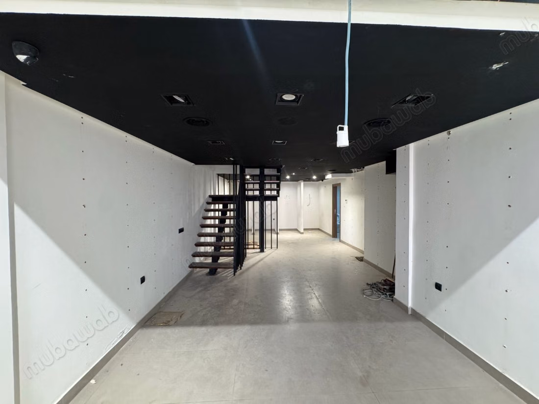 Local Comercial Amueblado – 120 m² Maarif