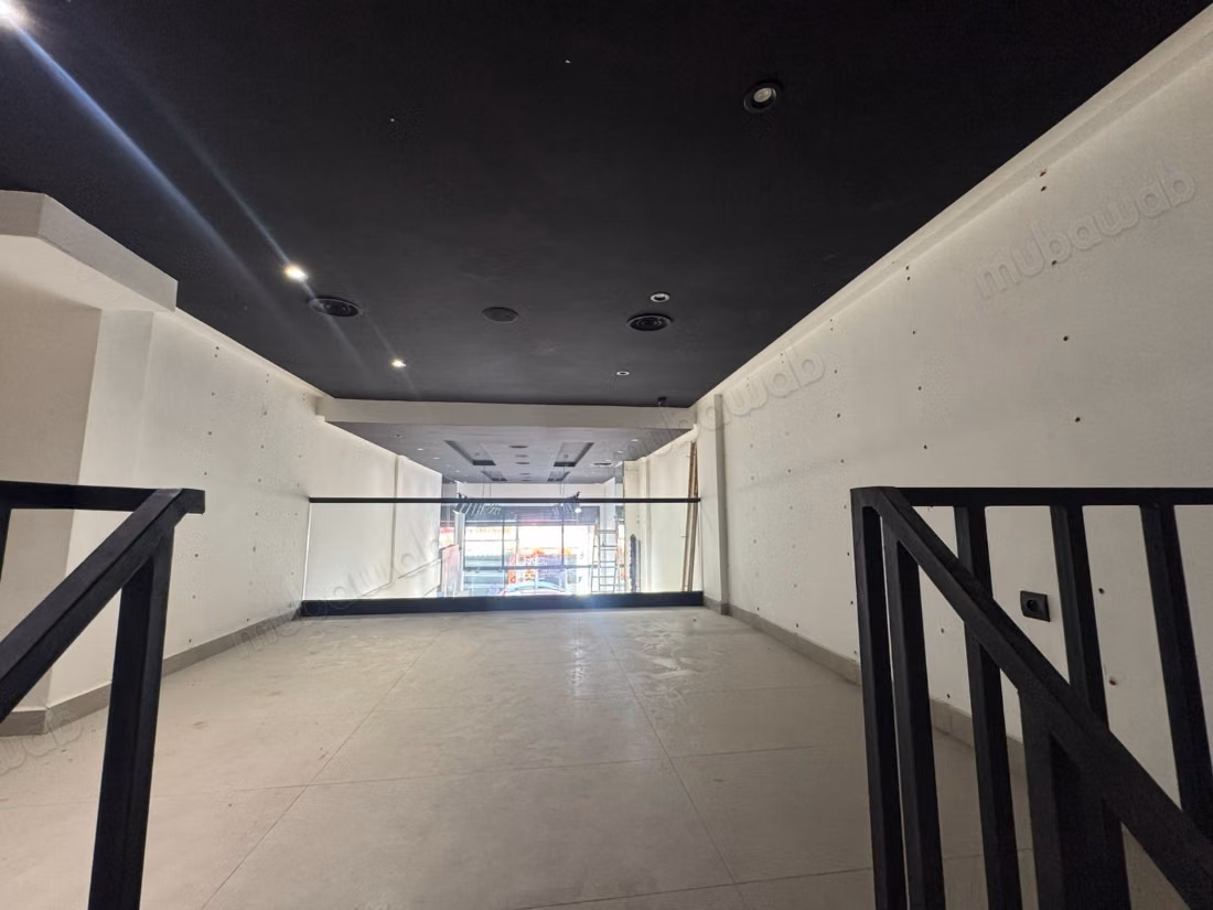 Local Comercial Amueblado – 120 m² Maarif