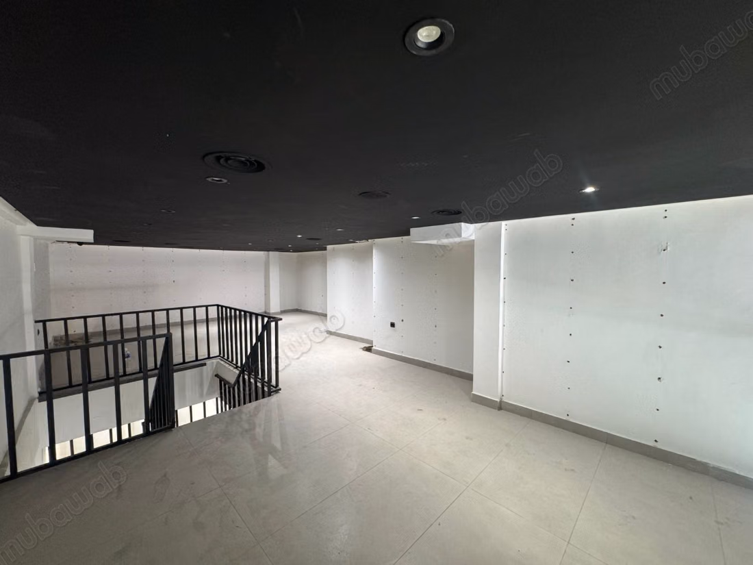 Local Comercial Amueblado – 120 m² Maarif