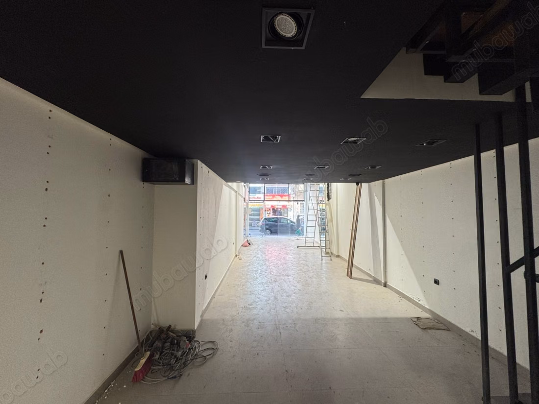 Local Comercial Amueblado – 120 m² Maarif