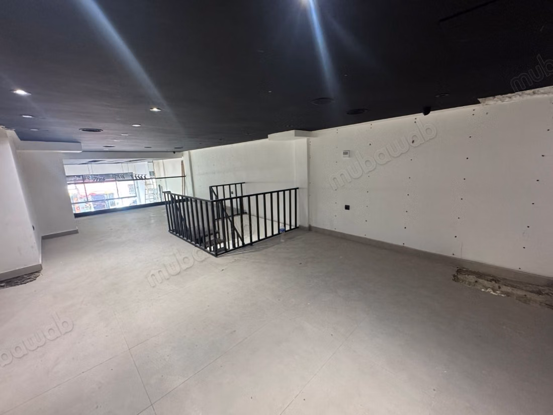 Local Comercial Amueblado – 120 m² Maarif