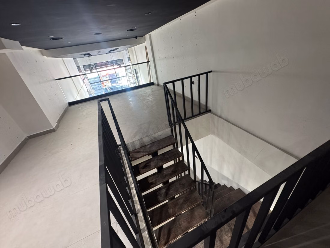 Local Comercial Amueblado – 120 m² Maarif