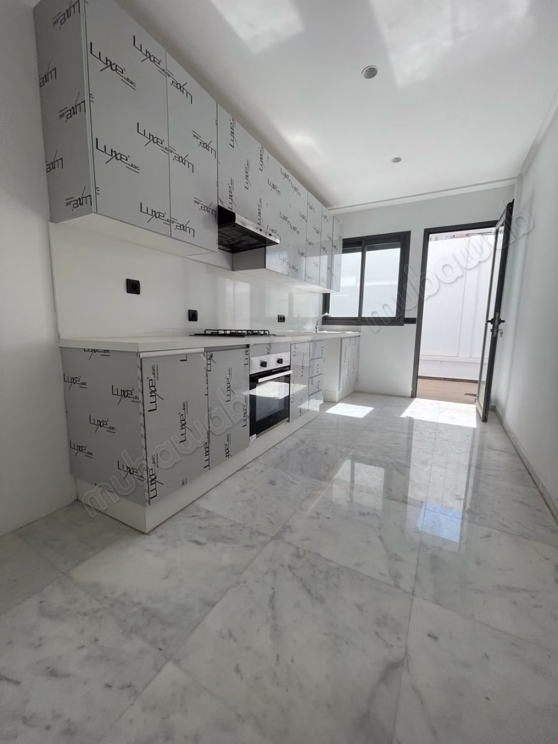 Apartment for rent in Oasis. 3 bedrooms. Reinforced door, traditional Moroccan living room