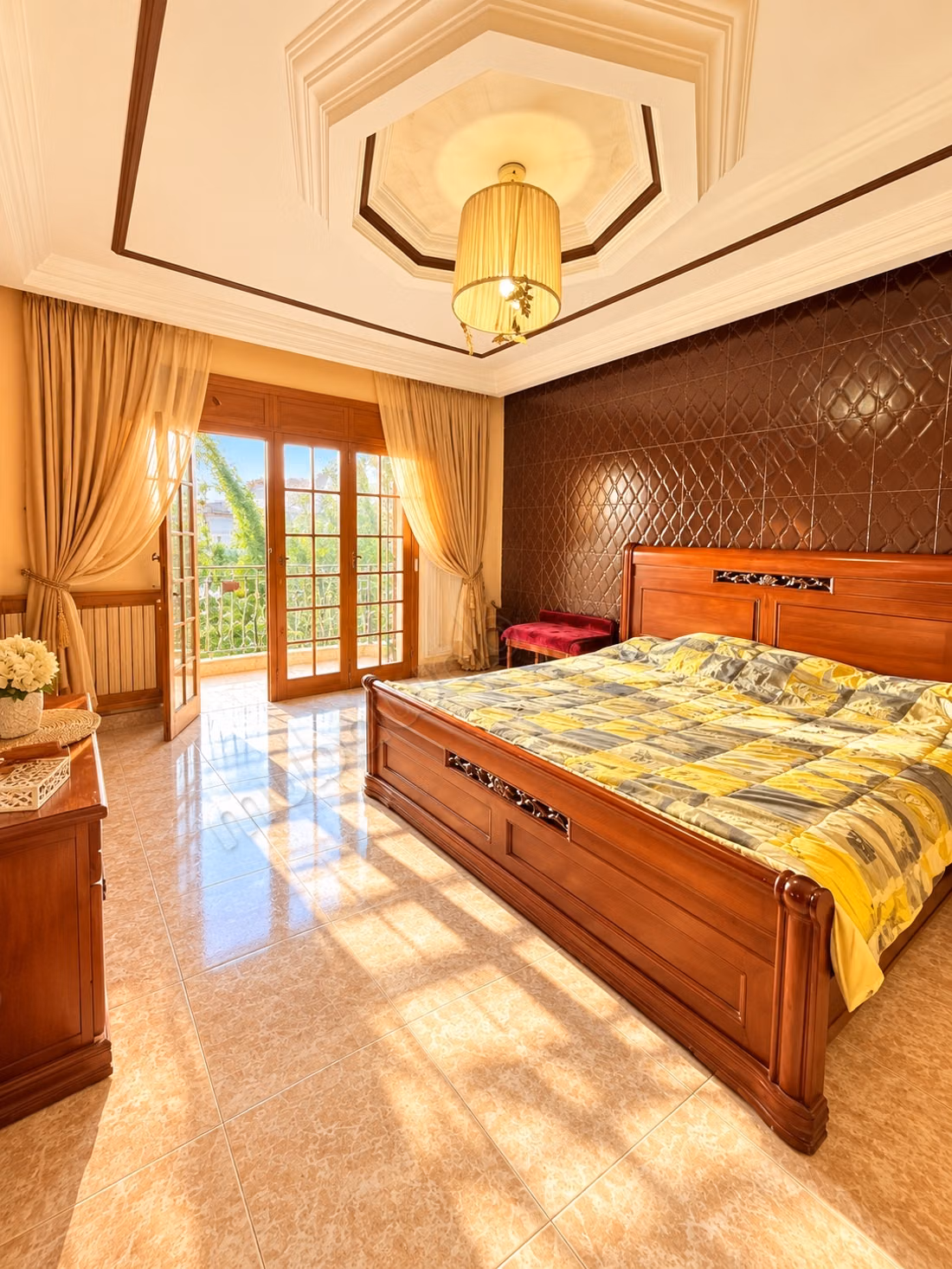 Villa with 3 facades without direct view next to Zenith
