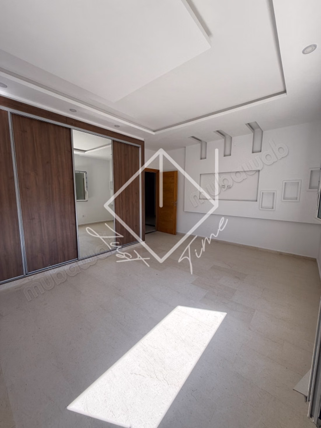 Étage de villa s3 à louer à cité nkhilette