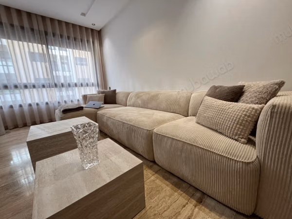 Location d'un appartement à Roches Noires. 
Surface totale 50 m². 
Bien meublé