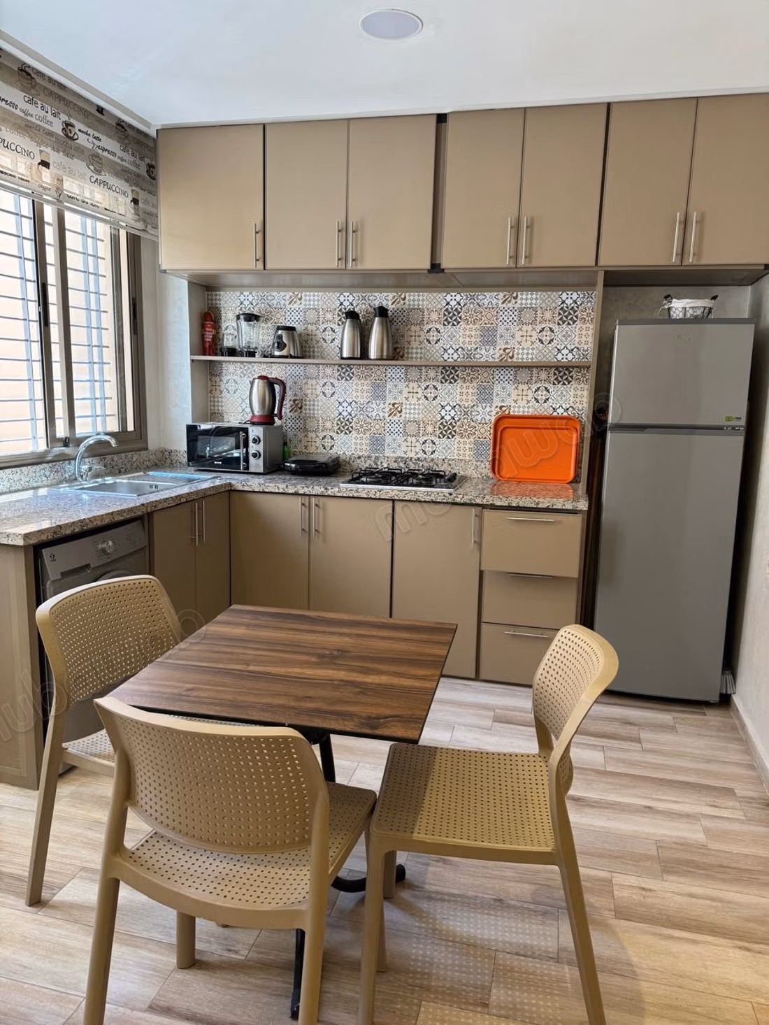 Appartement à louer à Hay Targa. 
Surface de 56 m². 
Bien meublé