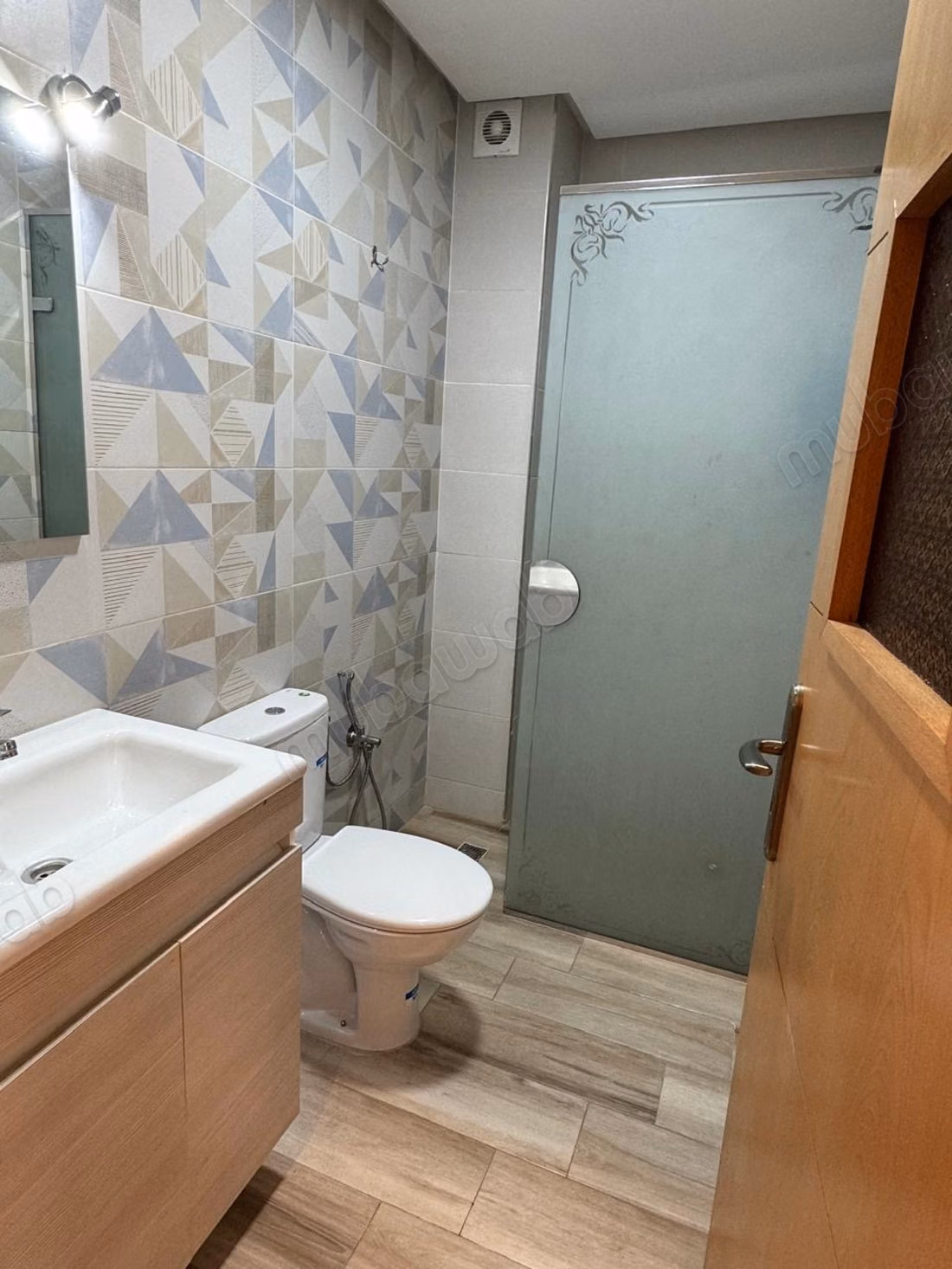 Appartement à louer à Hay Targa. 
Surface de 56 m². 
Bien meublé