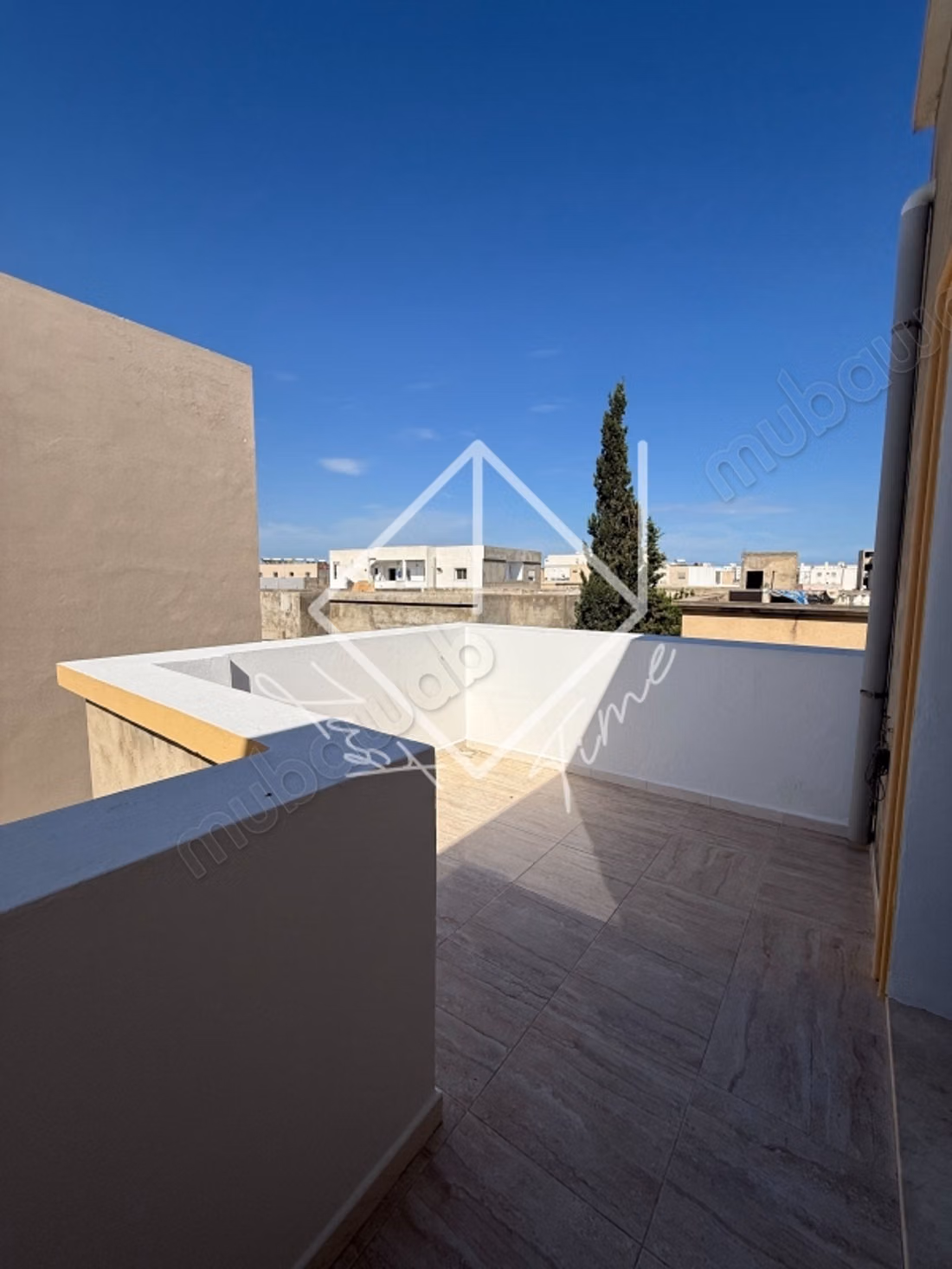 Étage de villa s2 à louer à cité nkhilette