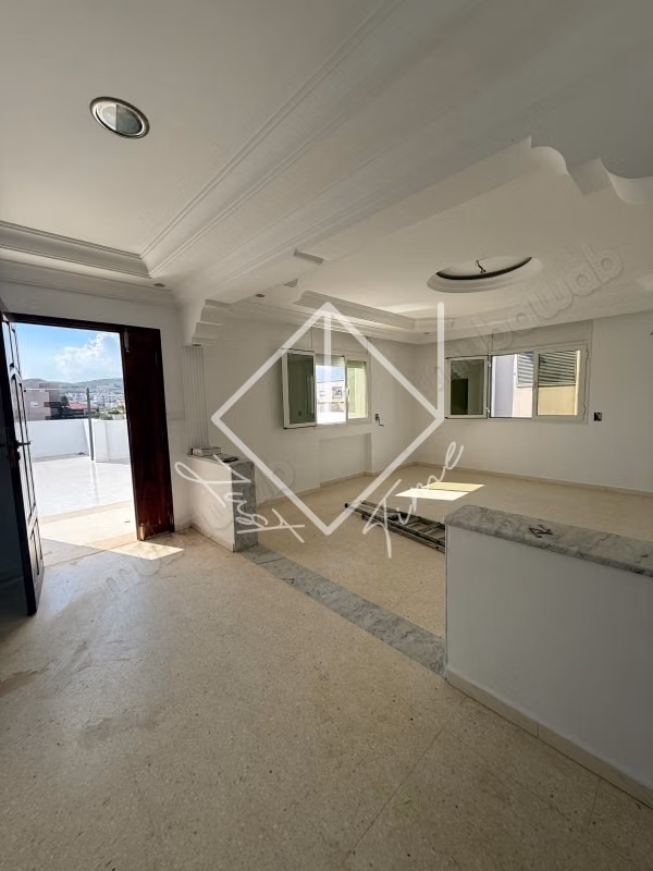 Étage de villa s2 à louer à cité nkhilette