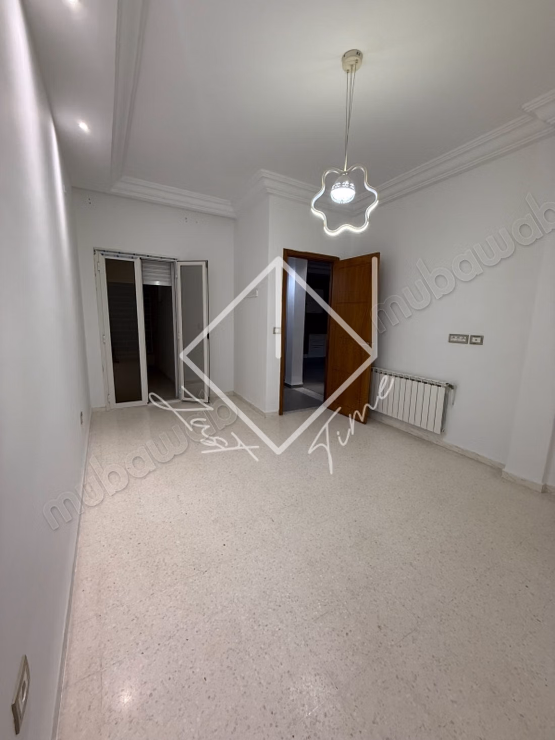 Étage de villa s1 à louer à cité nkhilette