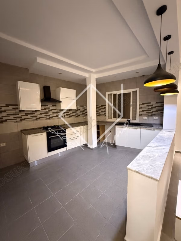 Étage de villa s1 à louer à cité nkhilette