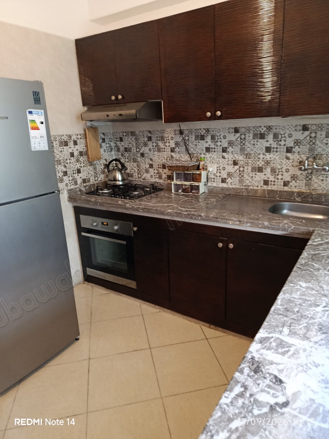 Appartement en location à Sakani. 
2 pièces confortables. 
Meublé