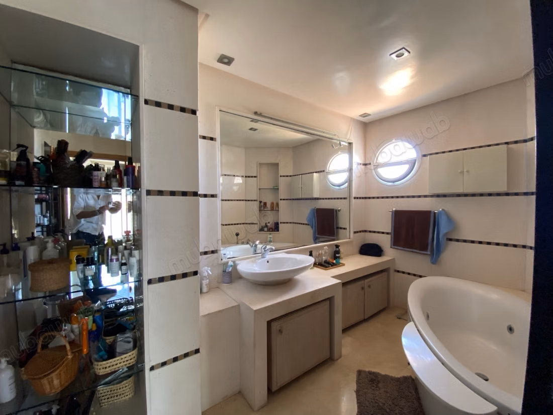 Penthouse for sale in Hay Riad. 5 rooms. With elevator and terrace