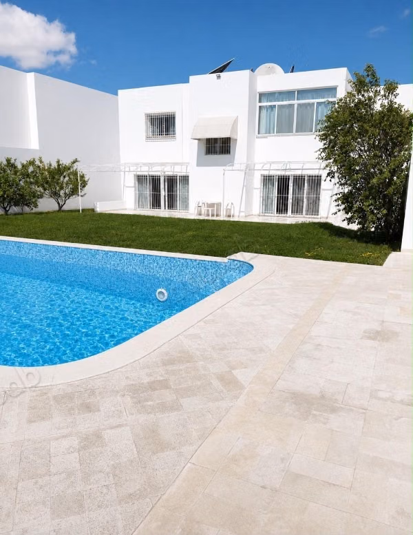 Villa avec piscine à Chotrana 3