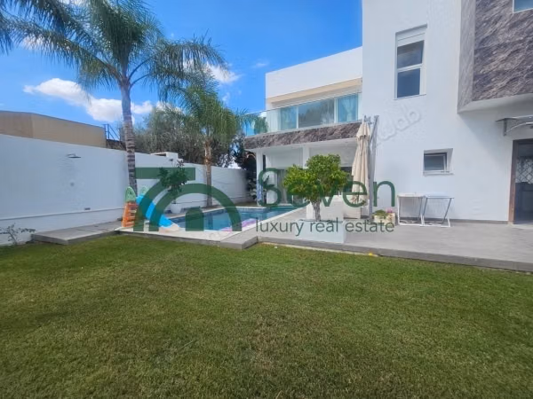 Una villa S3 con piscina a Soukra