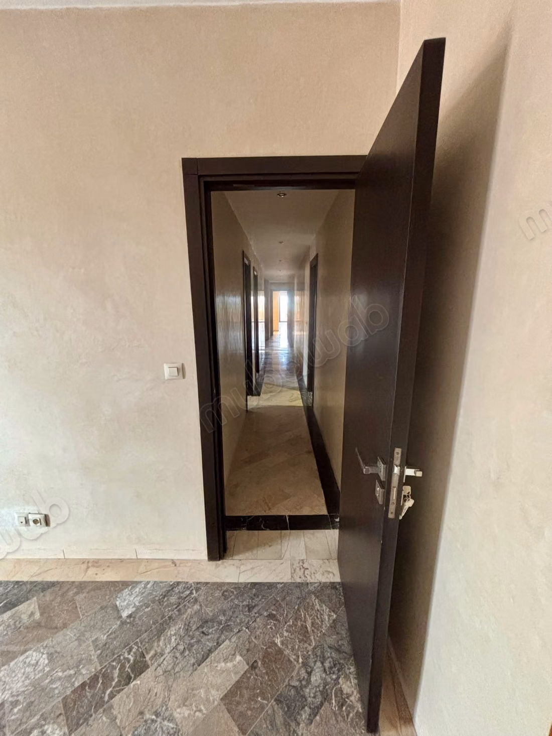Appartement te huur in Hivernage. 3 slaapkamers. Concierge-dienst beschikbaar, airconditioningsysteem